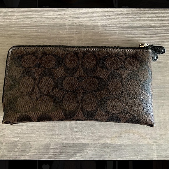COACH Wallet - Picture 2 of 3